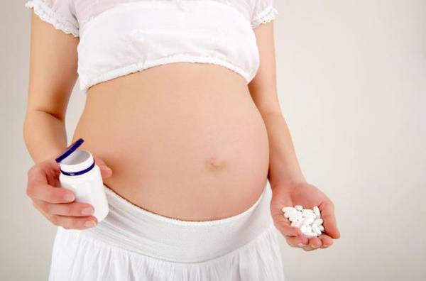 bổ sung đầy đủ canxi giúp mẹ bầu ít gặp phải một số biến chứng thai kỳ